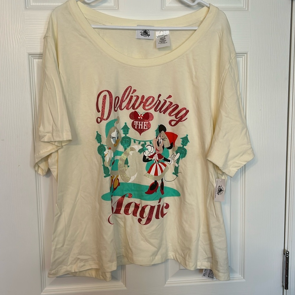 Disney Parks Holiday Plus Size Minnie & Daisy Delivering Magic T-Shirt Women's